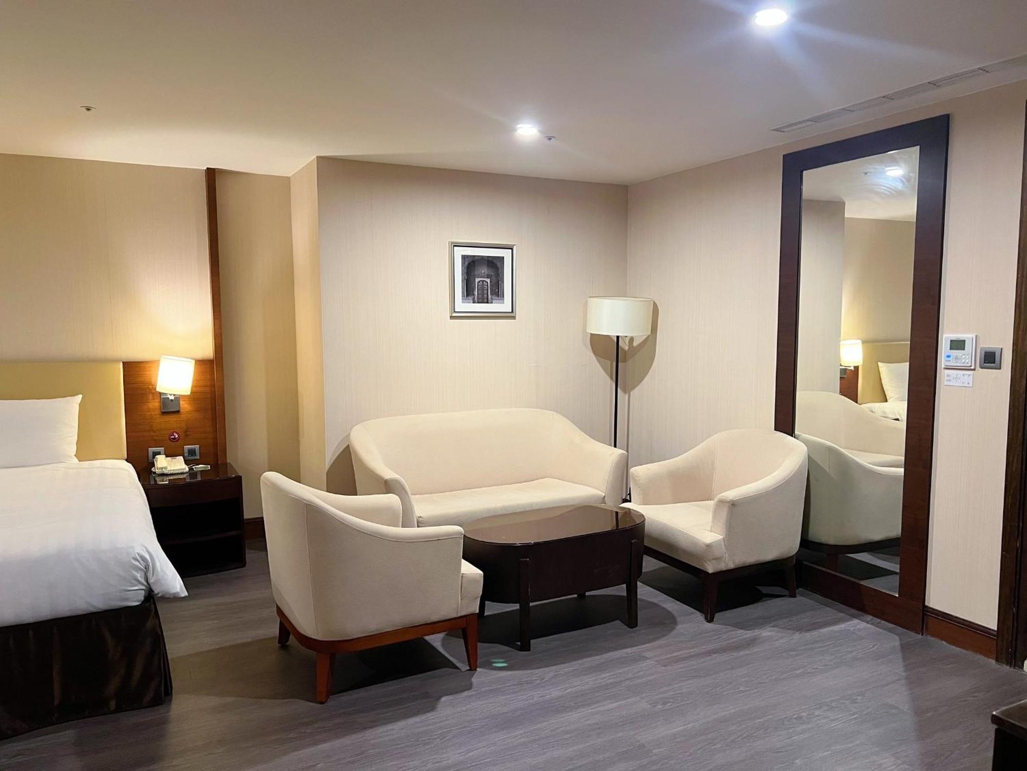 Hu House - Taipei Hotel ภายนอก รูปภาพ